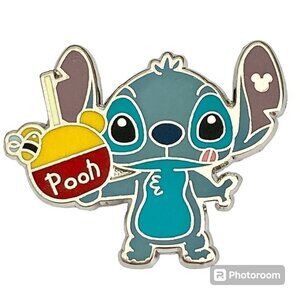 Disney Lilo & Stitch Trading Pin Shanghai Winnie The Pooh Hidden Mickey Snack